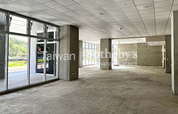 淡海知名超商包租金店室內照